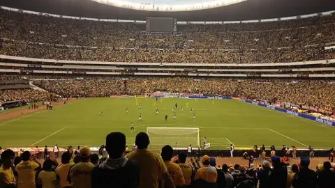 里弗斯快攻无视防守完成上篮得分